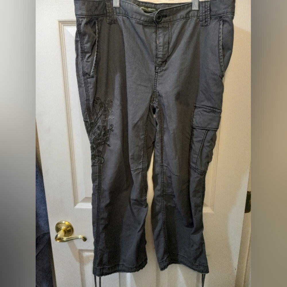 Embroidered Eddie Bauer Capri cargo pants